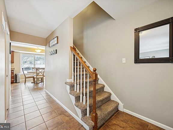 3rd image of 132 Rugby Rd