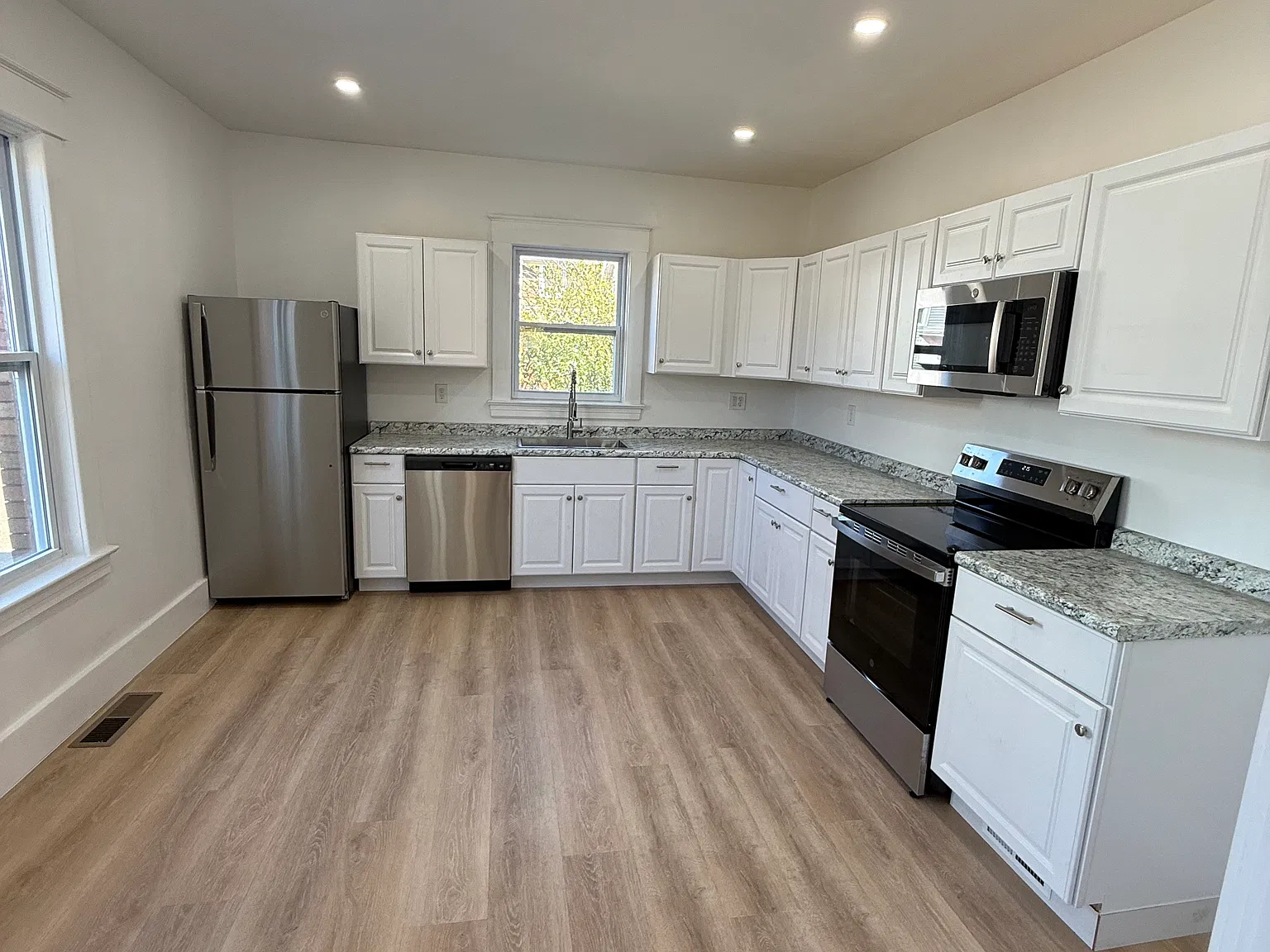 3 bed, 1.5 bath, 1587 sqft, $1,675 — Photo 1