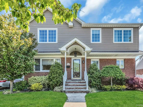 233 Collins Avenue, Williston Park, NY 11596