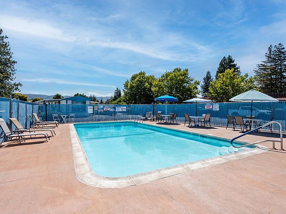 2nd image of 660 Leslie Street #60