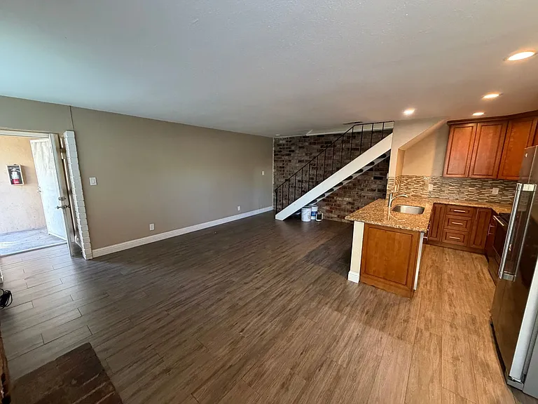 5619 42nd Street — Photo 5