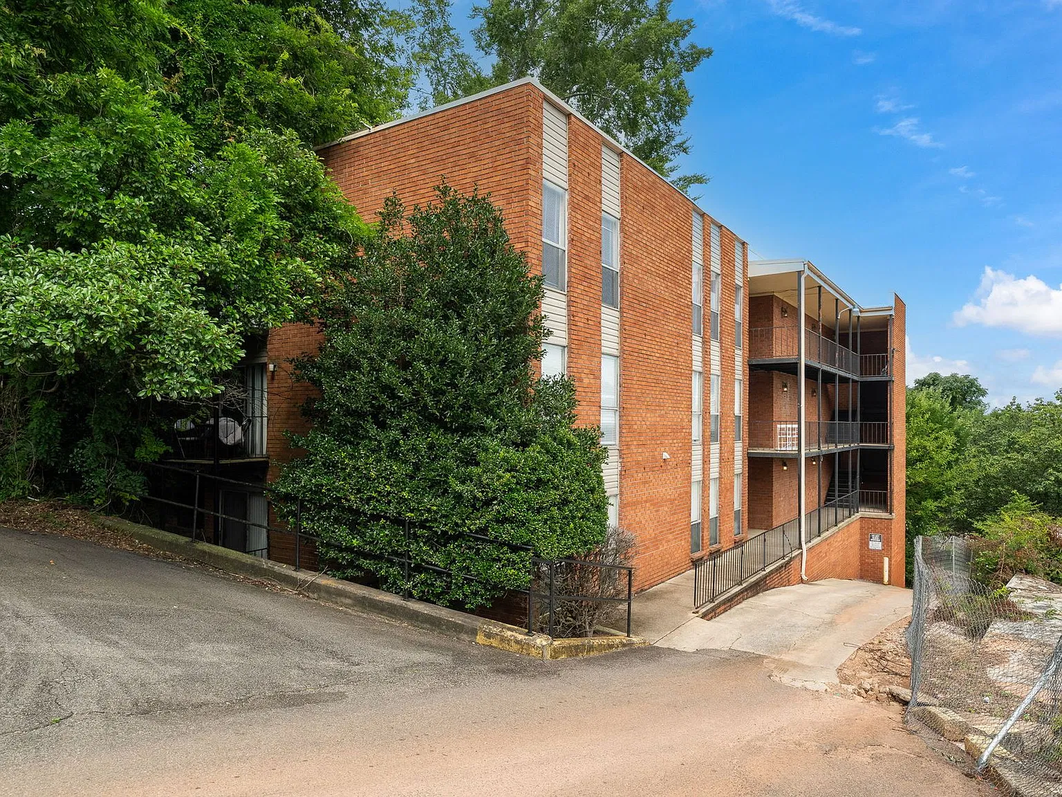 Monroe Crest Apartments — Photo 1