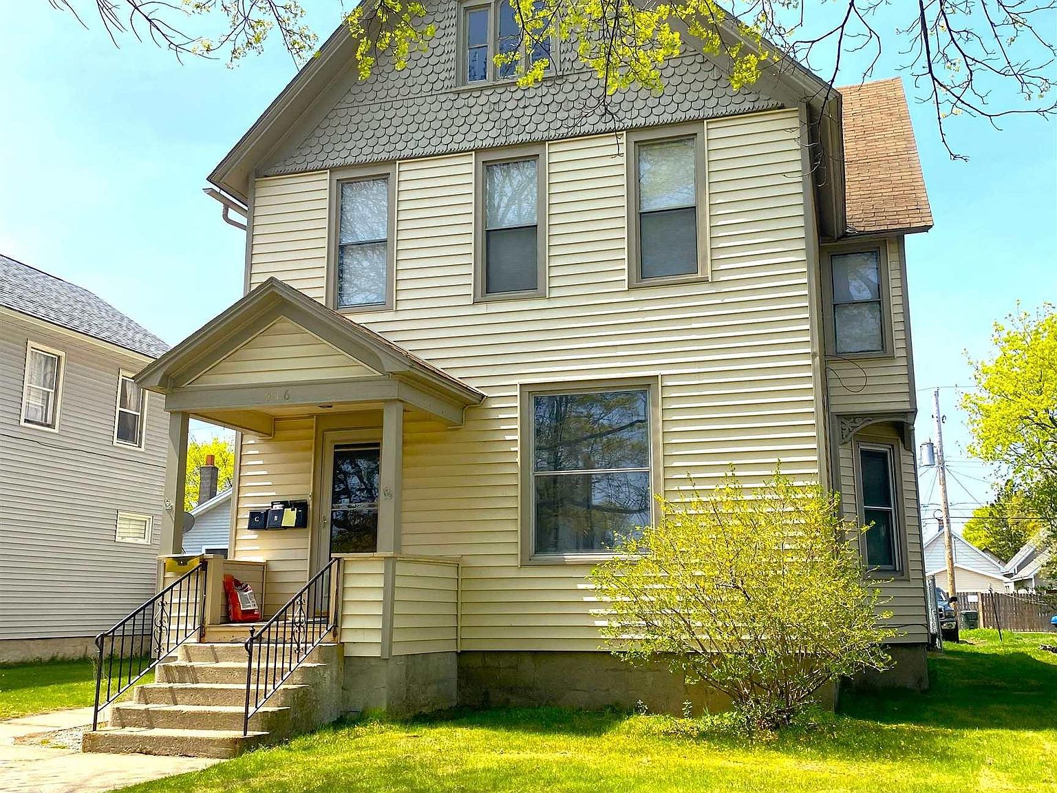 416 S 12th St, Escanaba, MI 49829 | Zillow