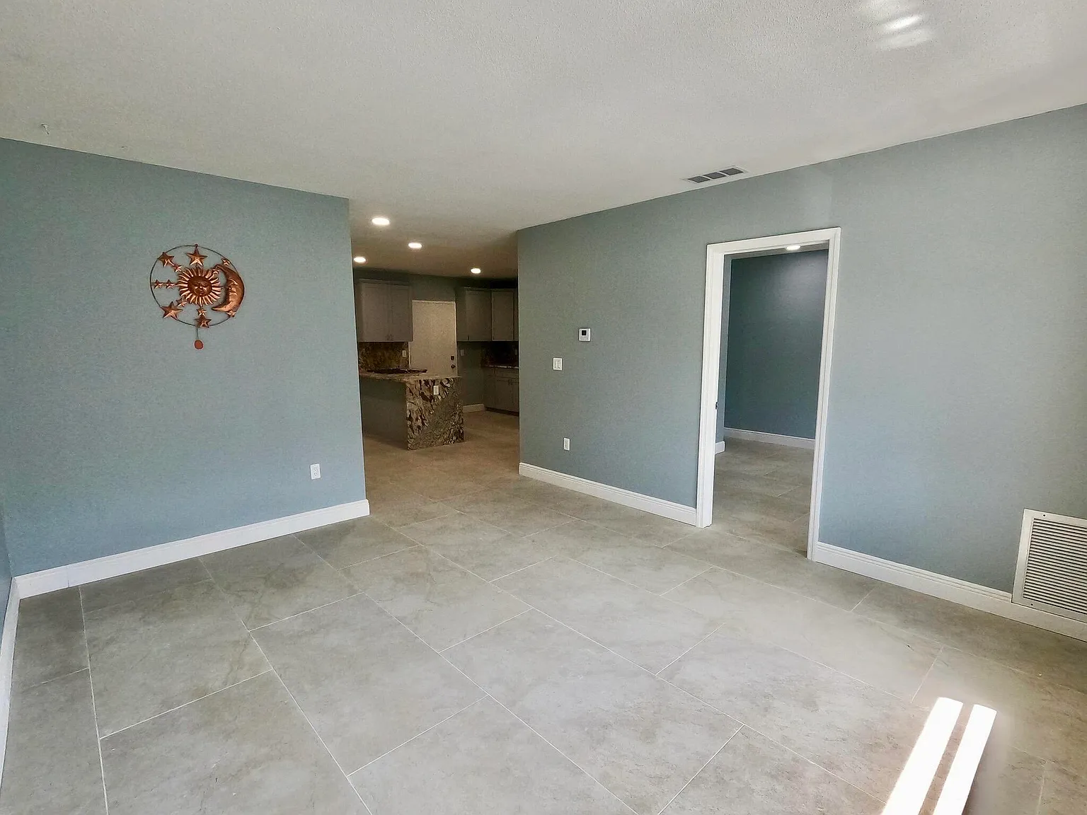 2 bed, 1.0 bath, 833 sqft, $2,200 — Photo 3