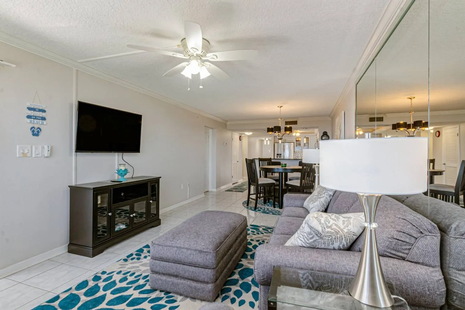2 bed, 2.0 bath, 1194 sqft, $7,082 — Photo 3