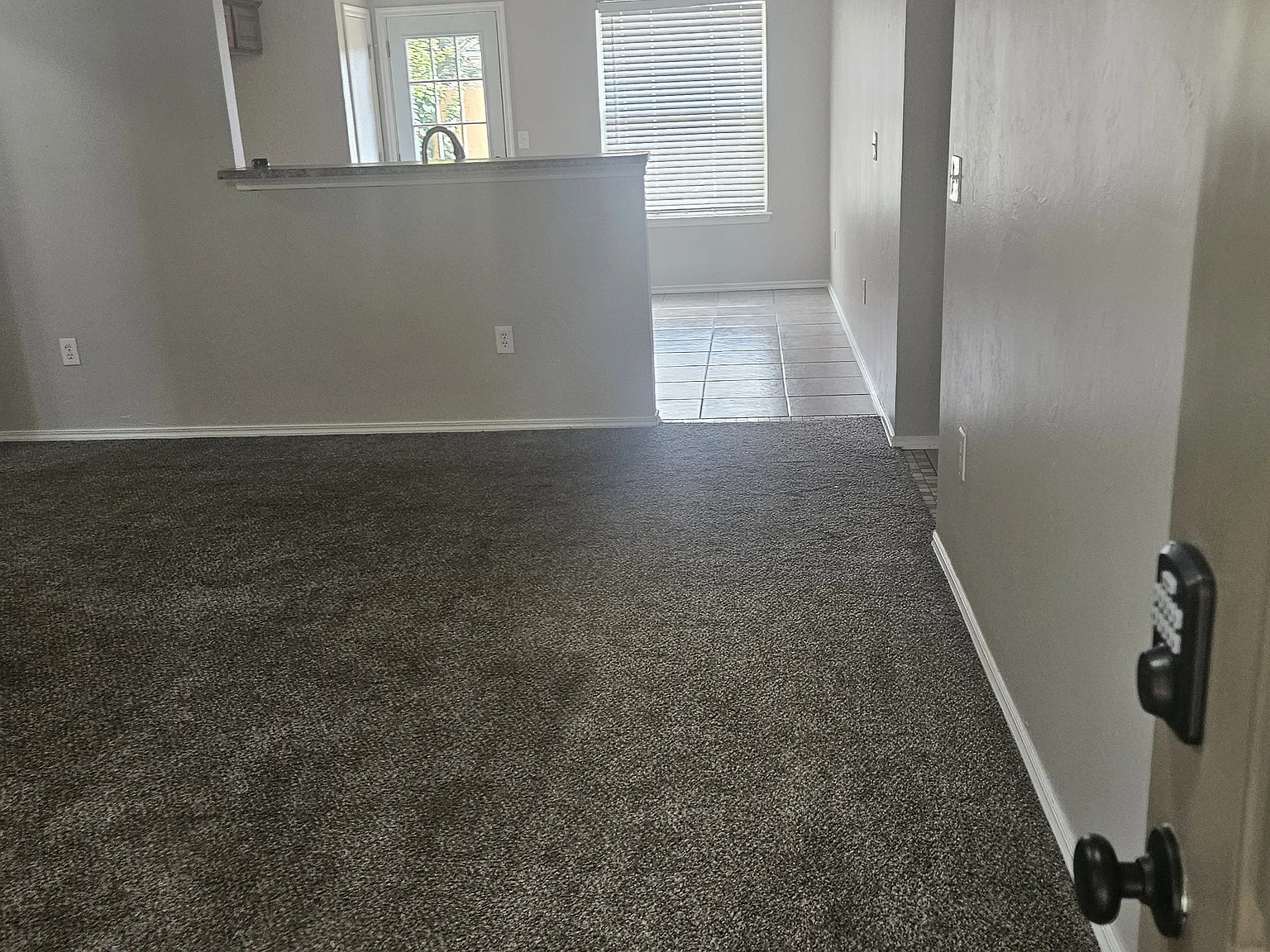 3 bed, 1350 sqft, $1,575 — Photo 2