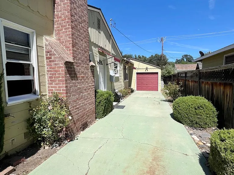 738 Vine St — Photo 17