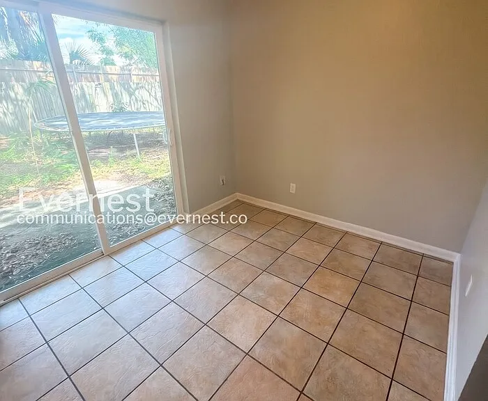 6069 Anglia Dr — Photo 7