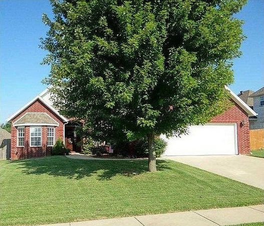 1st image of 276 Vineyard Ave