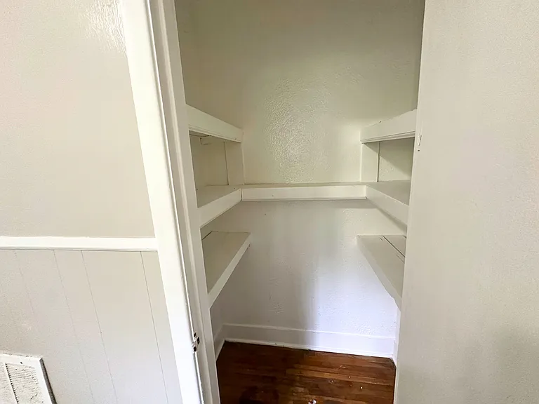 372 Fredonia St — Photo 7