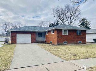 318 Oakwood St, Monroe, MI 48162