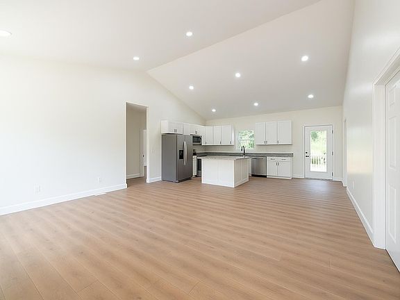 5th image of 228 Heck Rd