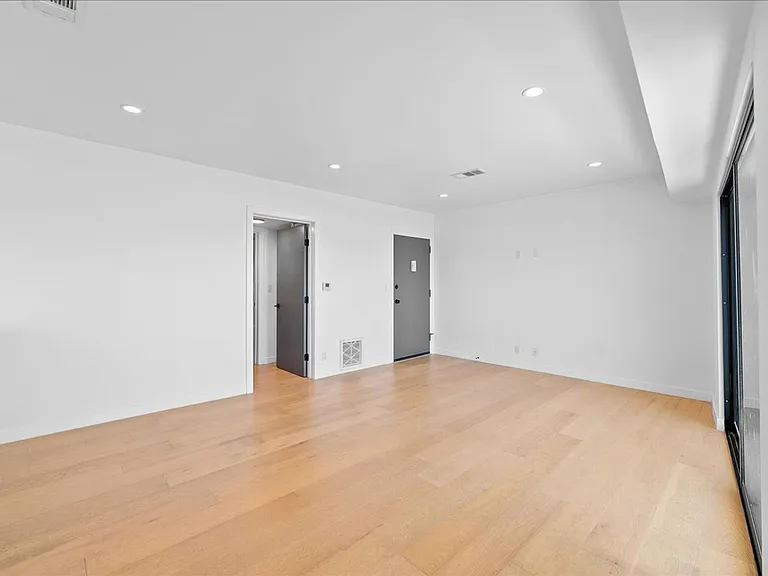 1210 Larrabee St #7 — Photo 7