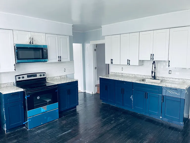 184 Bartlett St — Photo 2