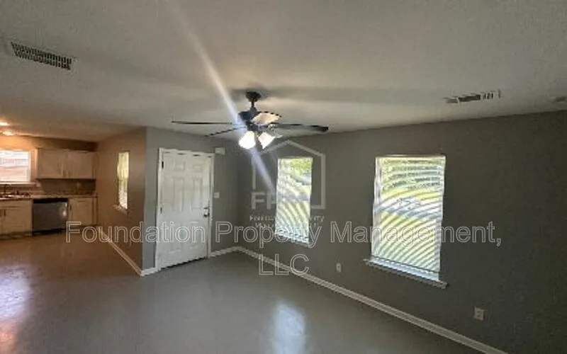 4 bed, 2.0 bath, 1019 sqft, $1,795 — Photo 4