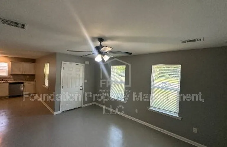 307 Harrell St — Photo 4