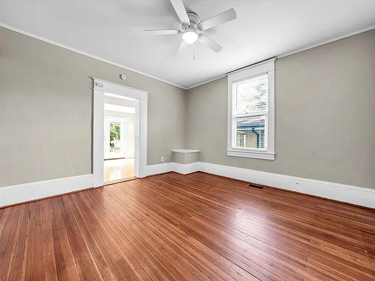 2410 Broadway Ave #B — Photo 8