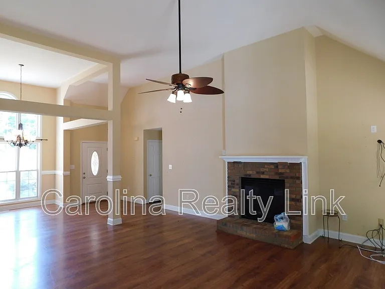235 Harbor Landing Dr — Photo 2
