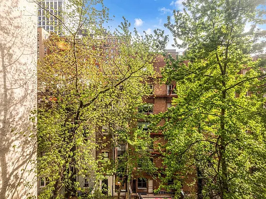 Rented by Sotheby's International Realty | media 18