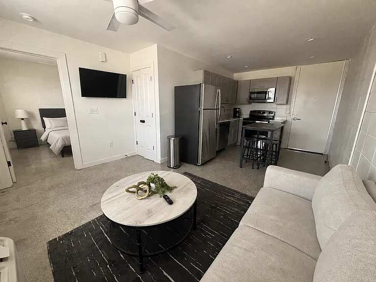 Studio Arms Apartments — Photo 10