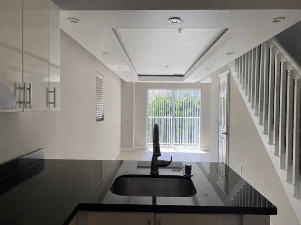 821 SW 2nd St APT 1, Miami, FL 33130