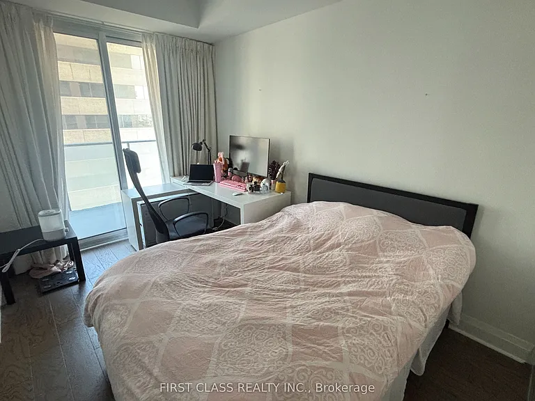 1080 Bay St #1110 — Photo 5