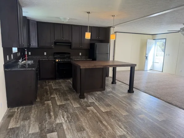 109 E Suffolk Ct, Flint, MI 48507