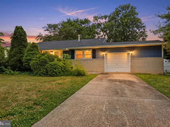 646 Pasadena Dr, Magnolia, NJ 08049