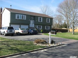 12 Sinnickson Rd, Center Moriches, NY 11934