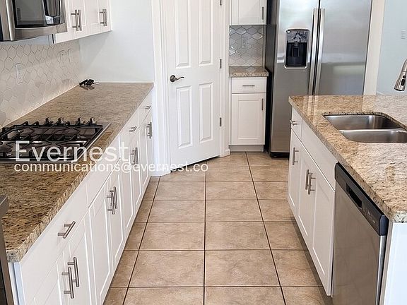 3rd image of 3041 W Crescent View Ln