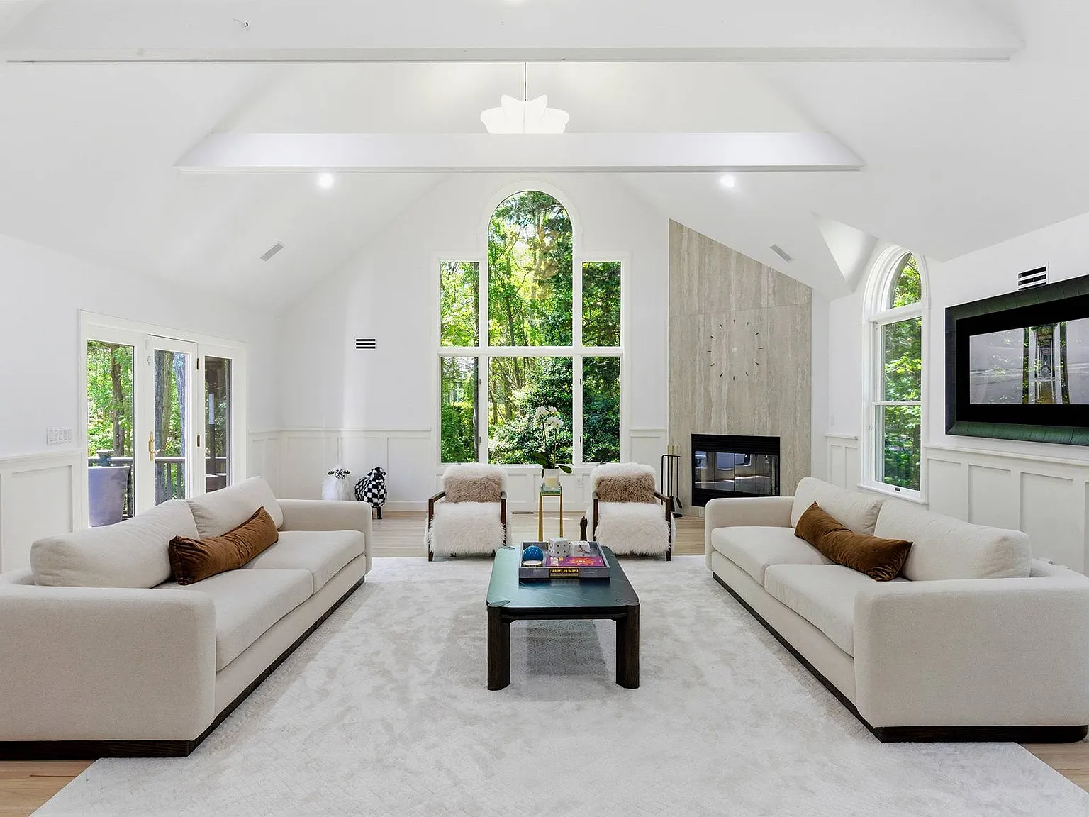Renovated Sag Harbor With Community Bay Beach! — Photo 1