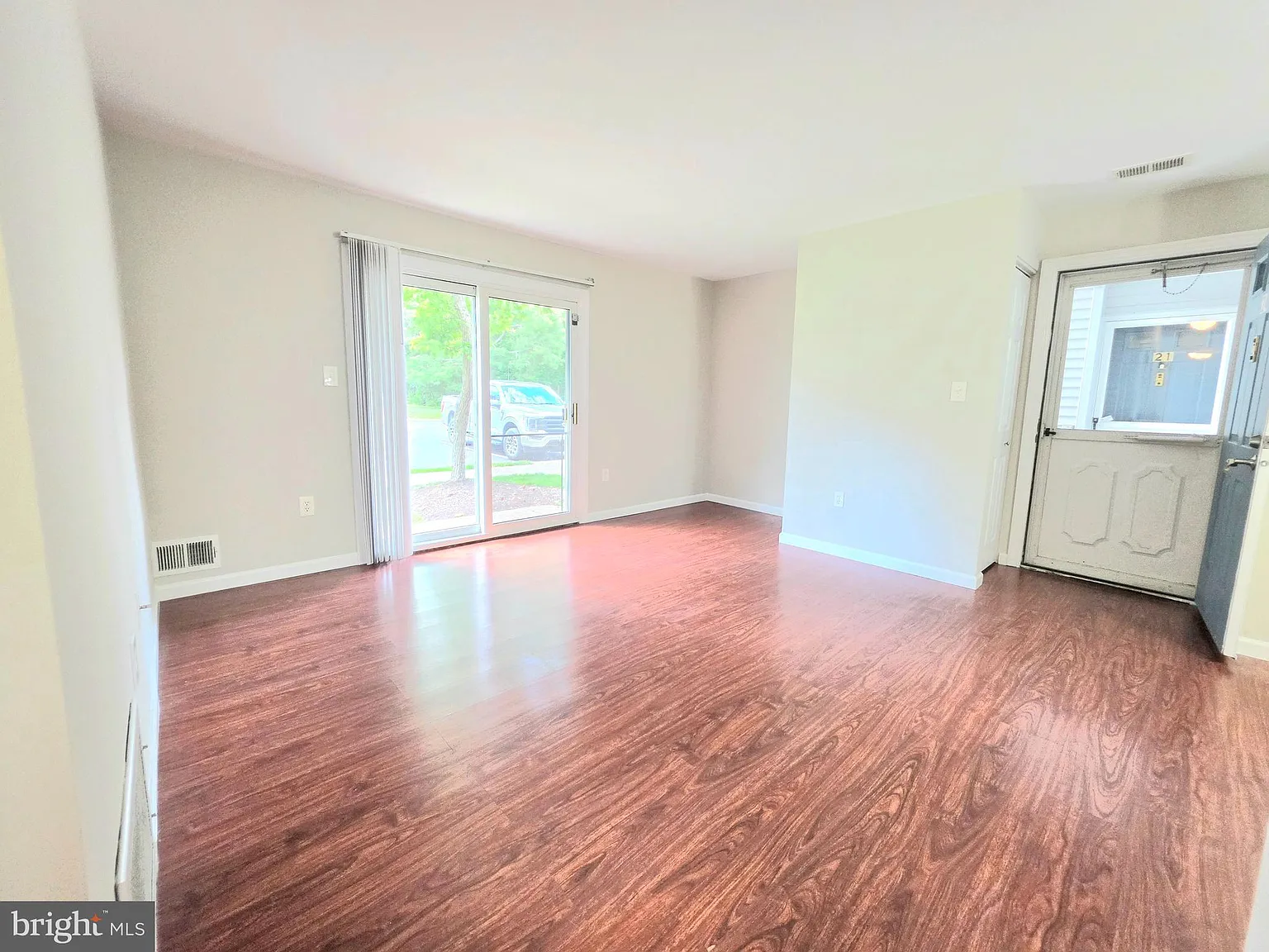 2 bed, 1008 sqft, $2,300 — Photo 2