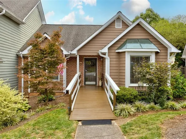 2724 Sawgrass Ct, Winston Salem, NC 27103