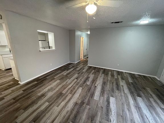 4th image of 2112 Sam Houston Dr