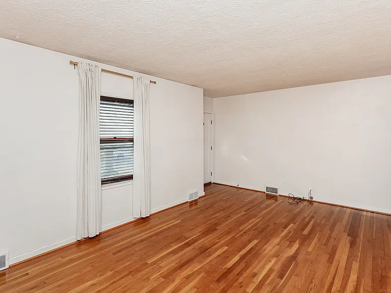 1829 Locust St — Photo 6
