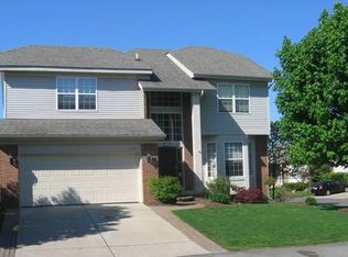 3221 Silverbrook Dr, Rochester, MI 48306