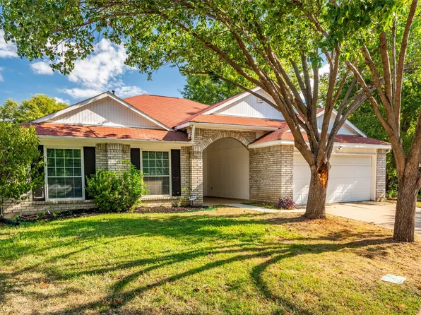 7016 Fall Creek Ct, Watauga, TX 76148