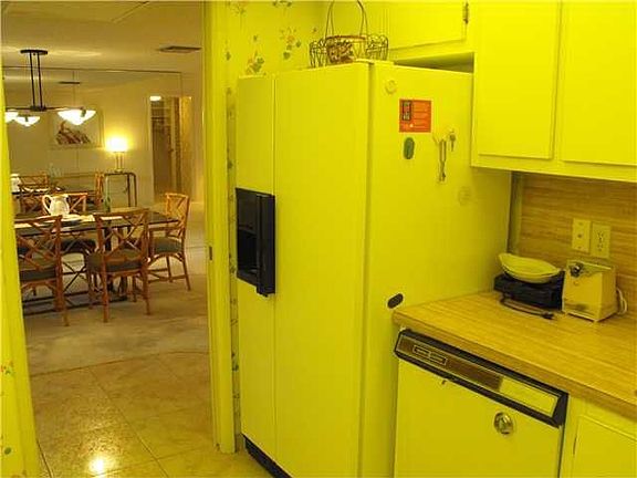 3rd image of 565 Oaks Ln APT 204