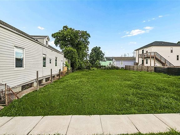 2nd image of 2069 N Johnson St
