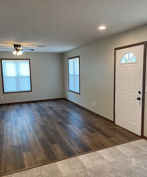 421 S Tulip St — Photo 8