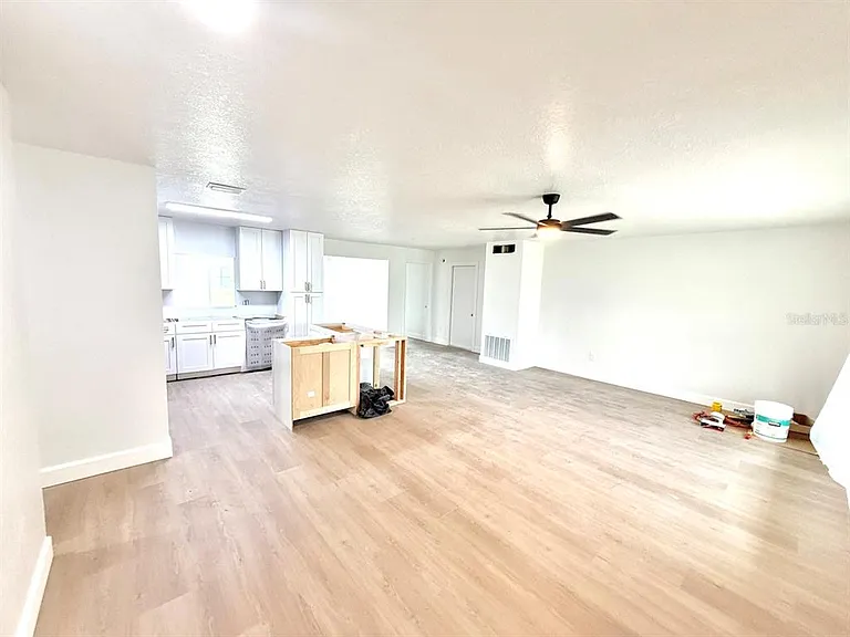 1518 Deming Dr — Photo 2
