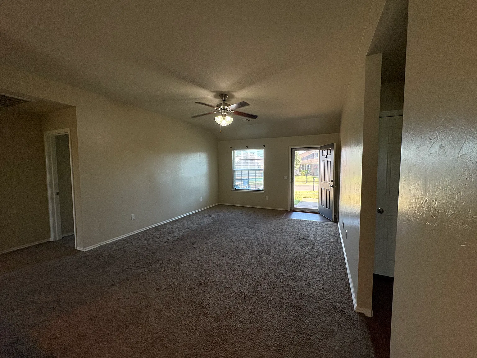 11725 NW 136th Ter — Photo 3