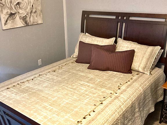 Choose Furnished or Unfurnished