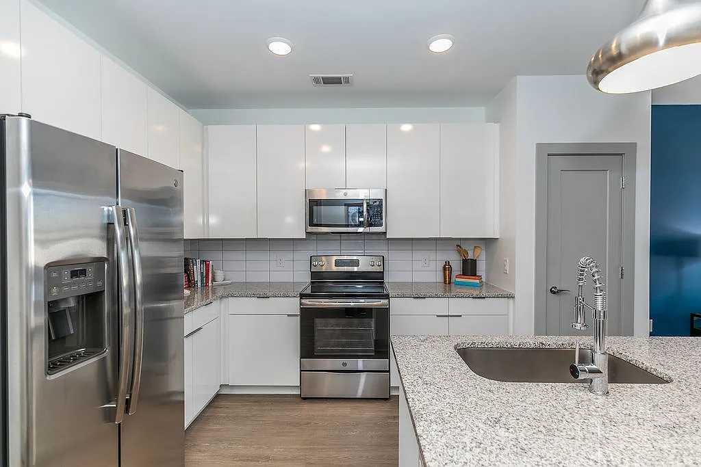 Edge on the Beltline Apartments — Photo 4