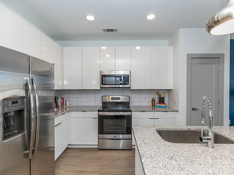 Edge on the Beltline Apartments — Photo 4