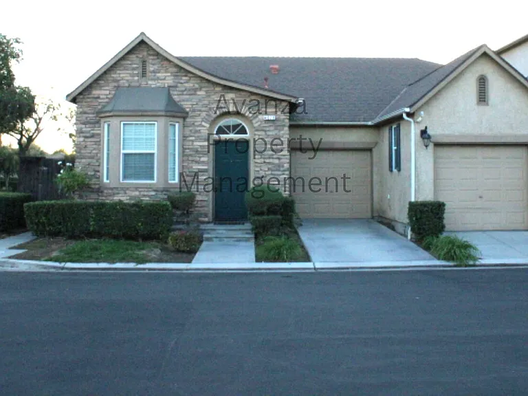 4071 W Peach Tree Ln — Photo 1