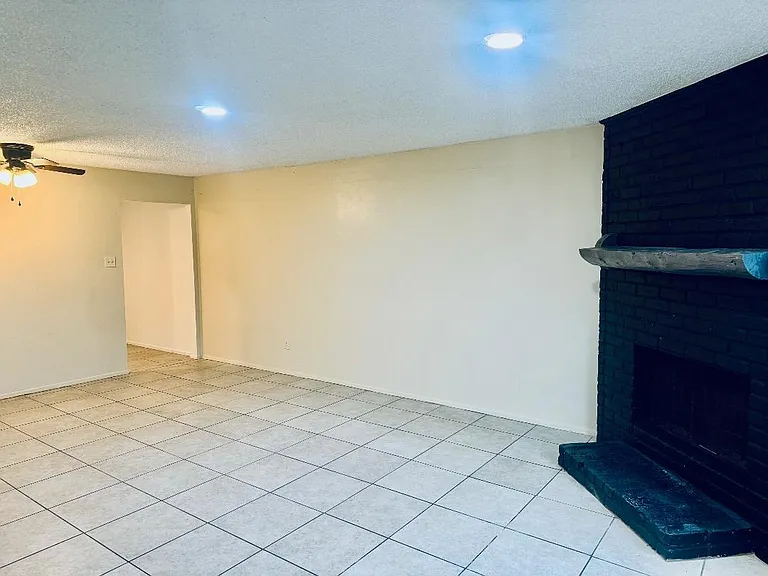 503 Town Oaks Dr — Photo 4