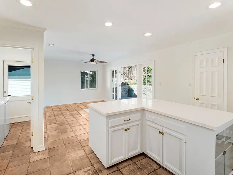 2401 Olive Ave — Photo 22