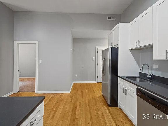 4th image of 1282 N Milwaukee Ave Unit 3