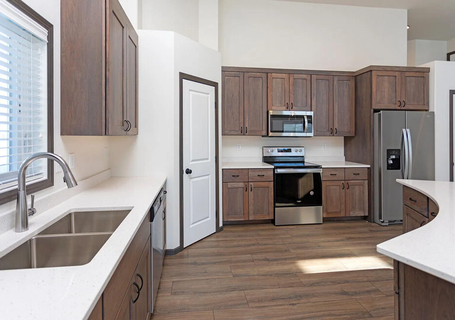 4b/3ba single-family home, w/ 3-stall garage — Photo 4